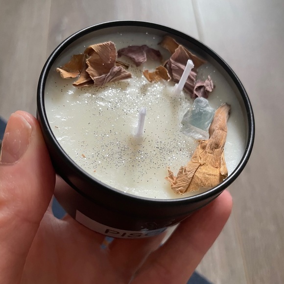 *Pisces* Soy Wax Candle - Picture 3 of 5